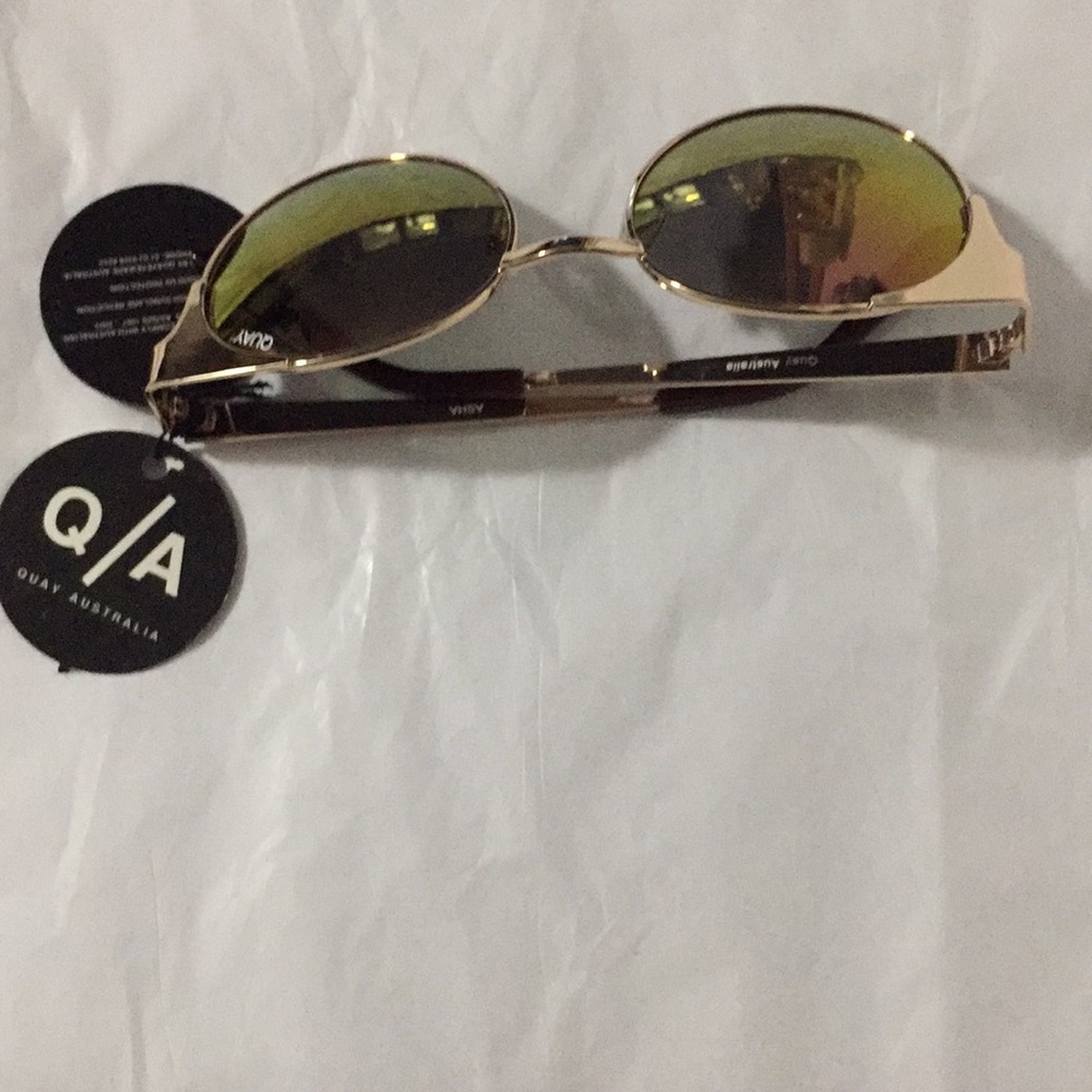 NEW QUAY AUSTRALIA CAT GOLD MIRROR SUNGLASSES OS - Picture 2 of 5